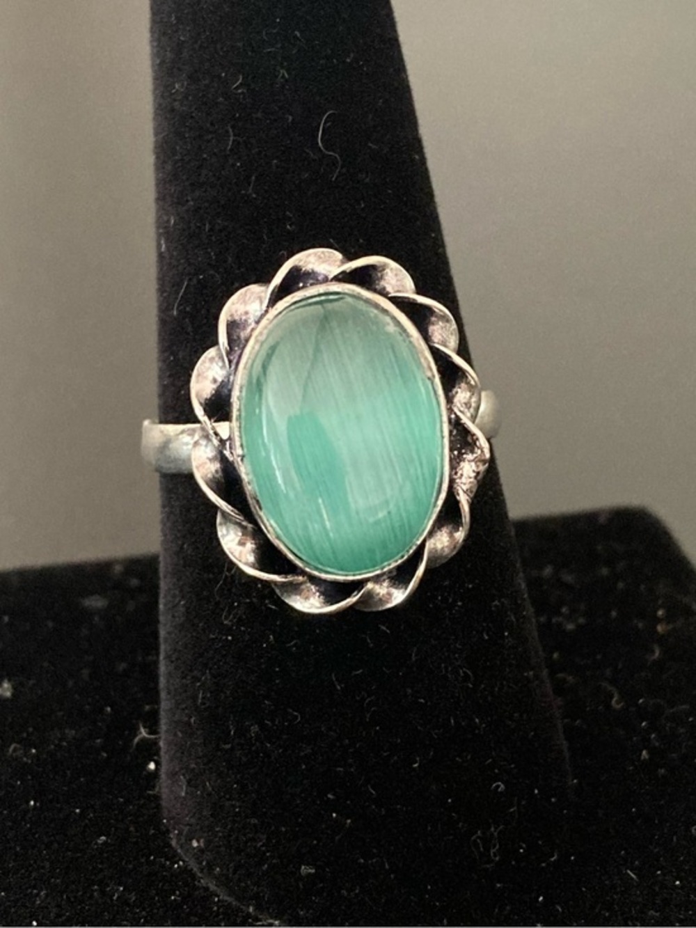 Sterling Silver Floral Frame Green Cat's Eye Ring Size 9